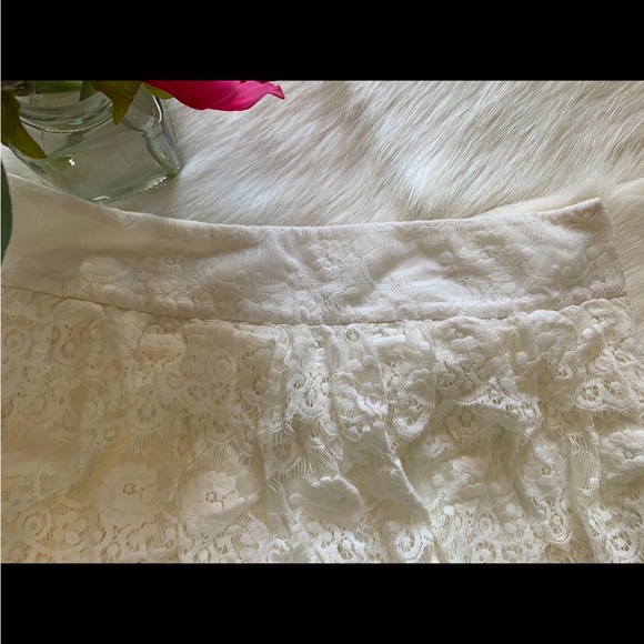 Forever 21 Girls Cream Lace Skorts NWOT SIZE S - Picture 7 of 7